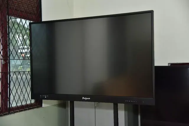 SmartBoard Donation by Colombo Union – photo 3